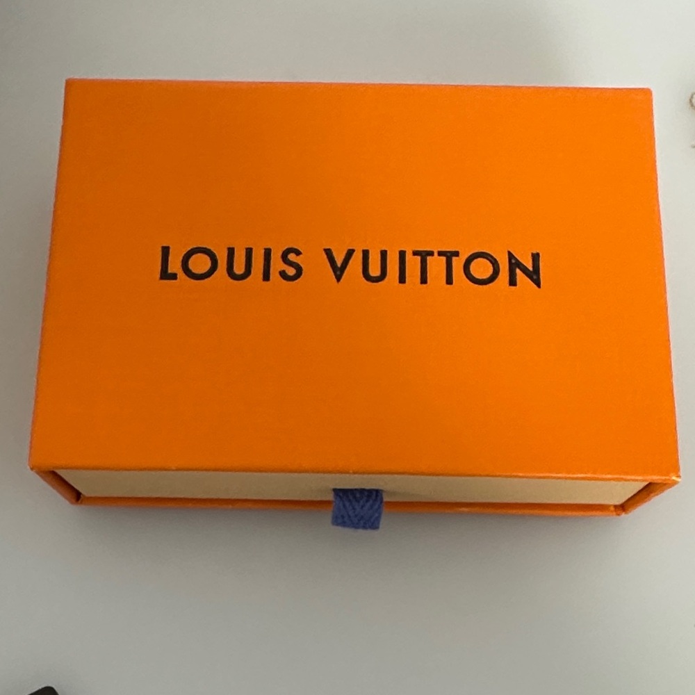 Louis Vuitton authentic 100%Floral Enamel and Pearl Earrings - Picture 11 of 11